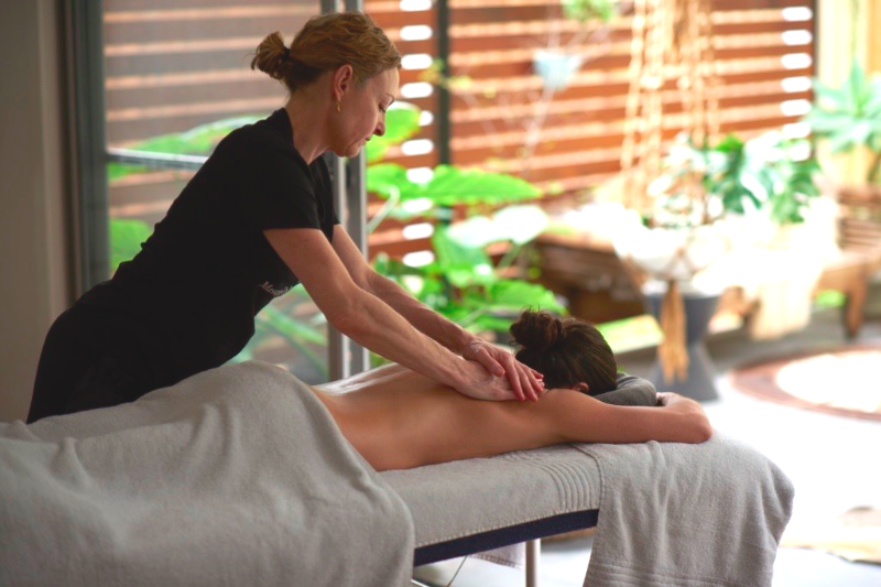 Deep Tissue Massage Hurts What Is Normal and Stop 11 Massage at Home: Do's and Don'ts | Blys